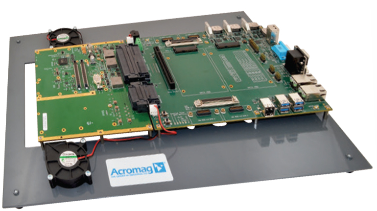 ACEX-4620-DLS shown with the
ACEX-4620 double-wide carrier
card and customer-provided
hard drive